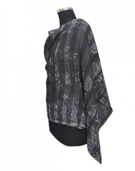 Women stole netted design grey
